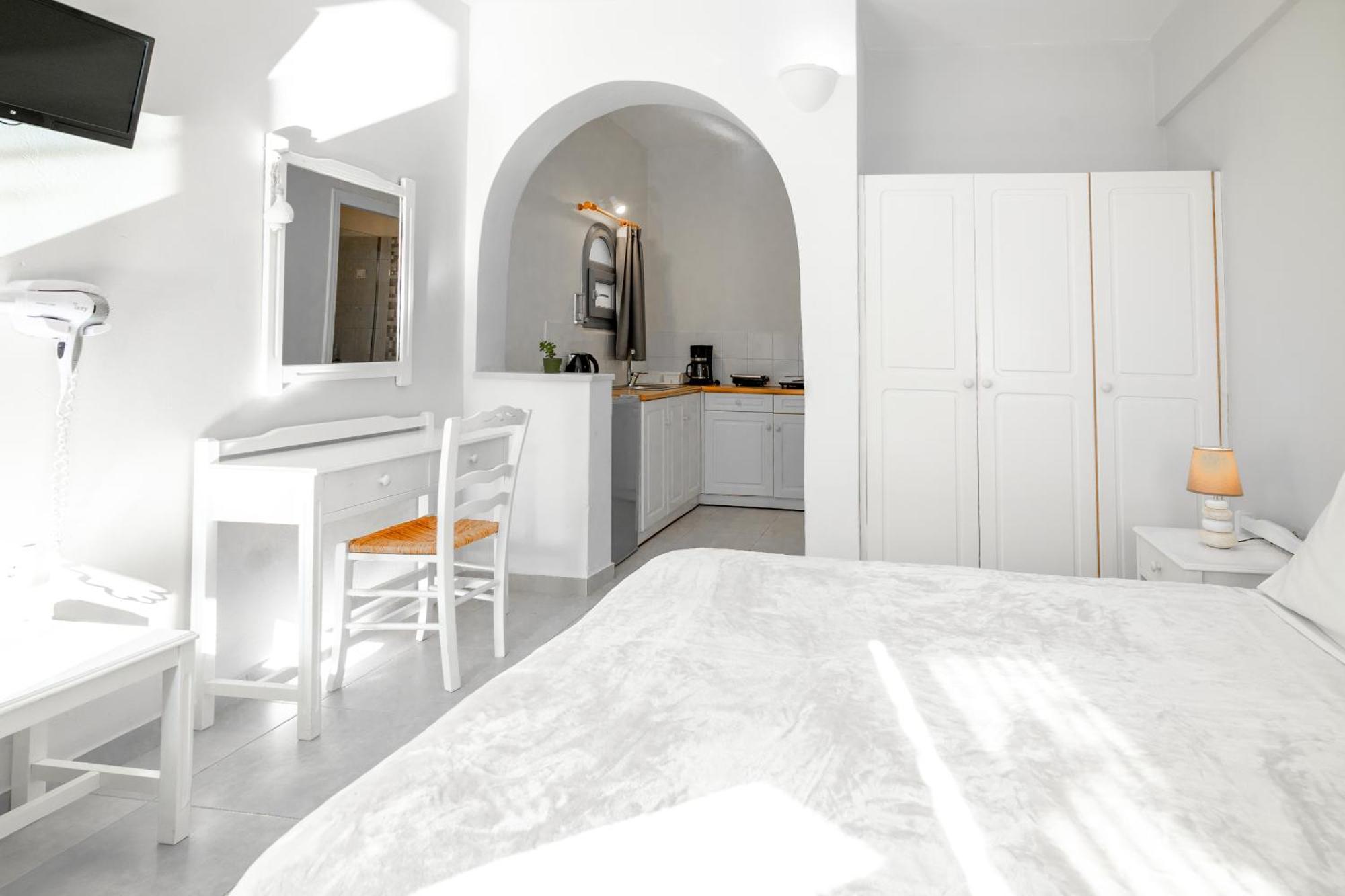 Ersi Aparthotel Fira (Santorini)