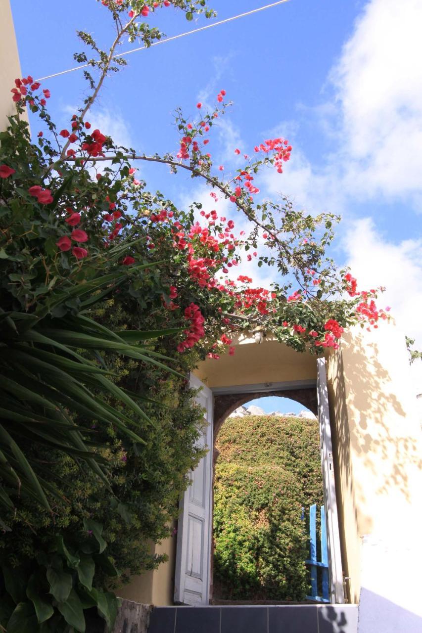 Ersi 3* Fira (Santorini)